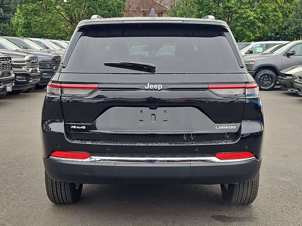 New 2026 Diamond Black Crystal Pearlcoat Jeep Laredo X image 6