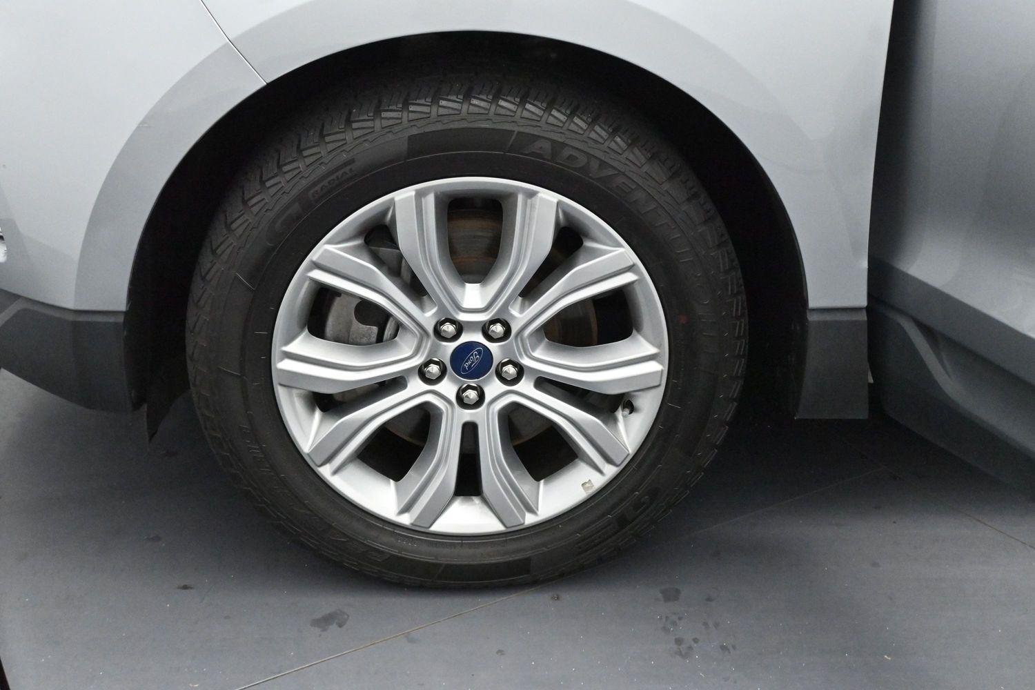 Used 2022 Iconic Silver Ford Titanium image 40