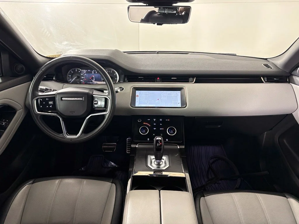 Used 2022 Silver Land Rover Dynamic image 40