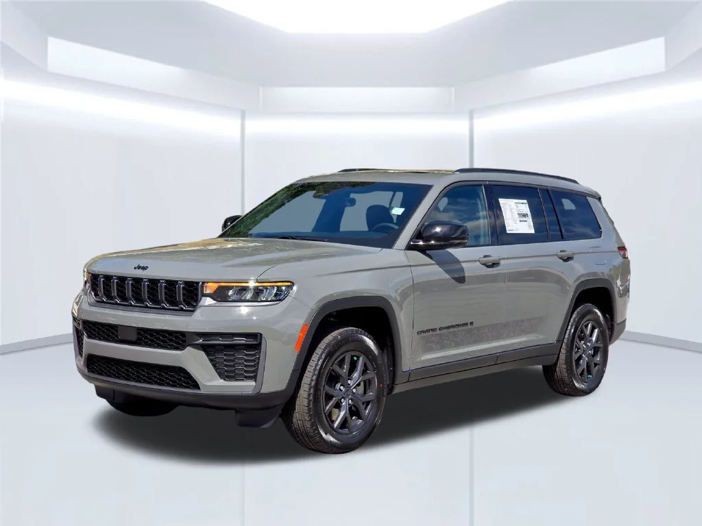 New 2027 Gray Jeep Laredo Altitude image 2