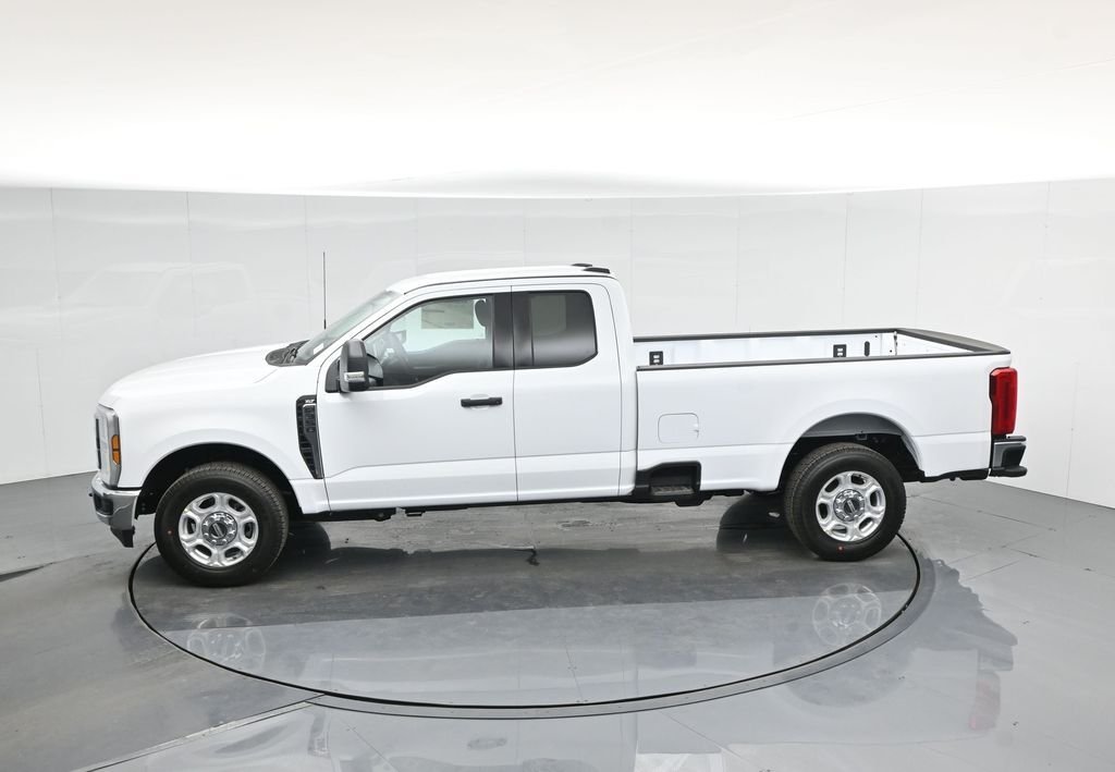 New 2026 Oxford White Ford XLT image 42