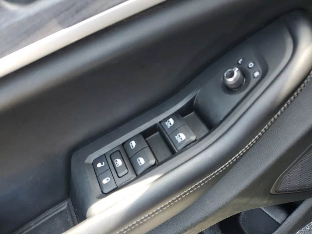 Used 2023 Gray Jeep Limited image 21