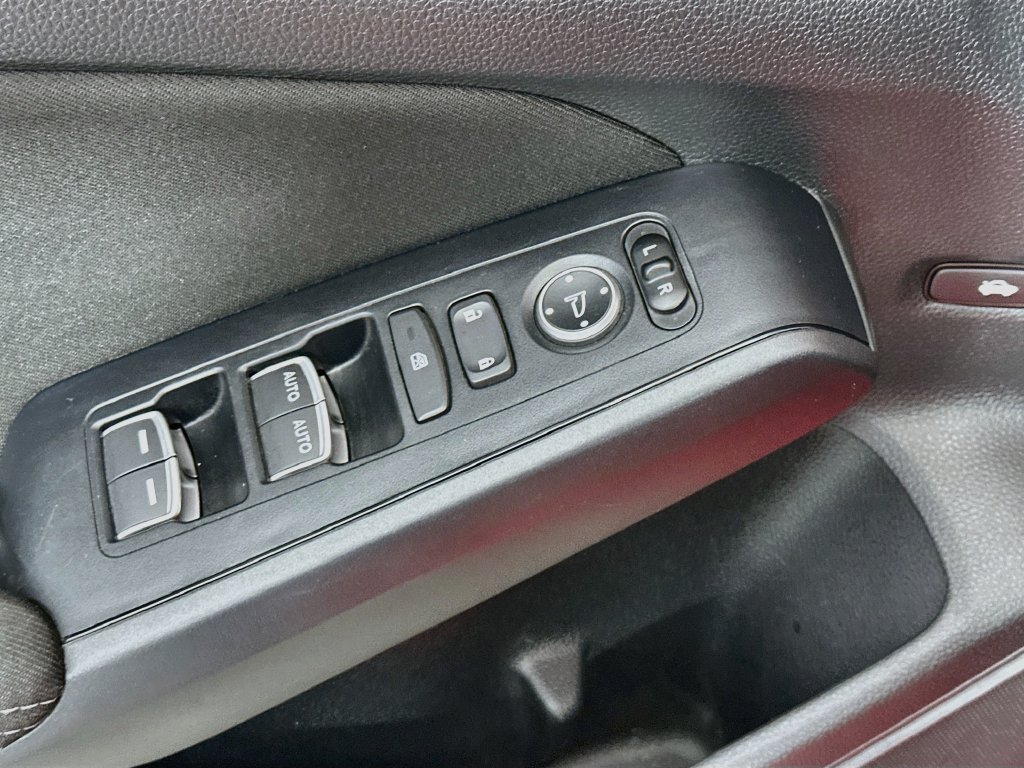 Used 2024  Honda Sport image 18