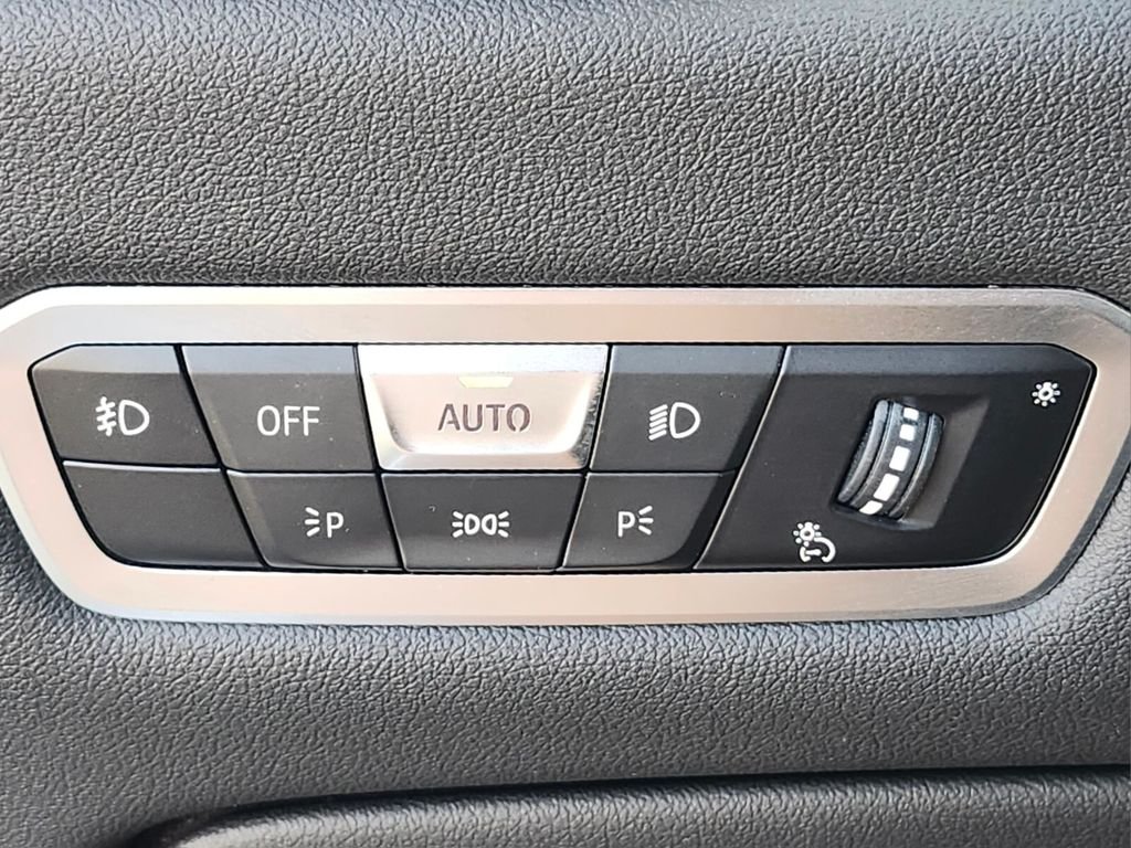 Used 2019 Gray BMW xDrive40i image 26