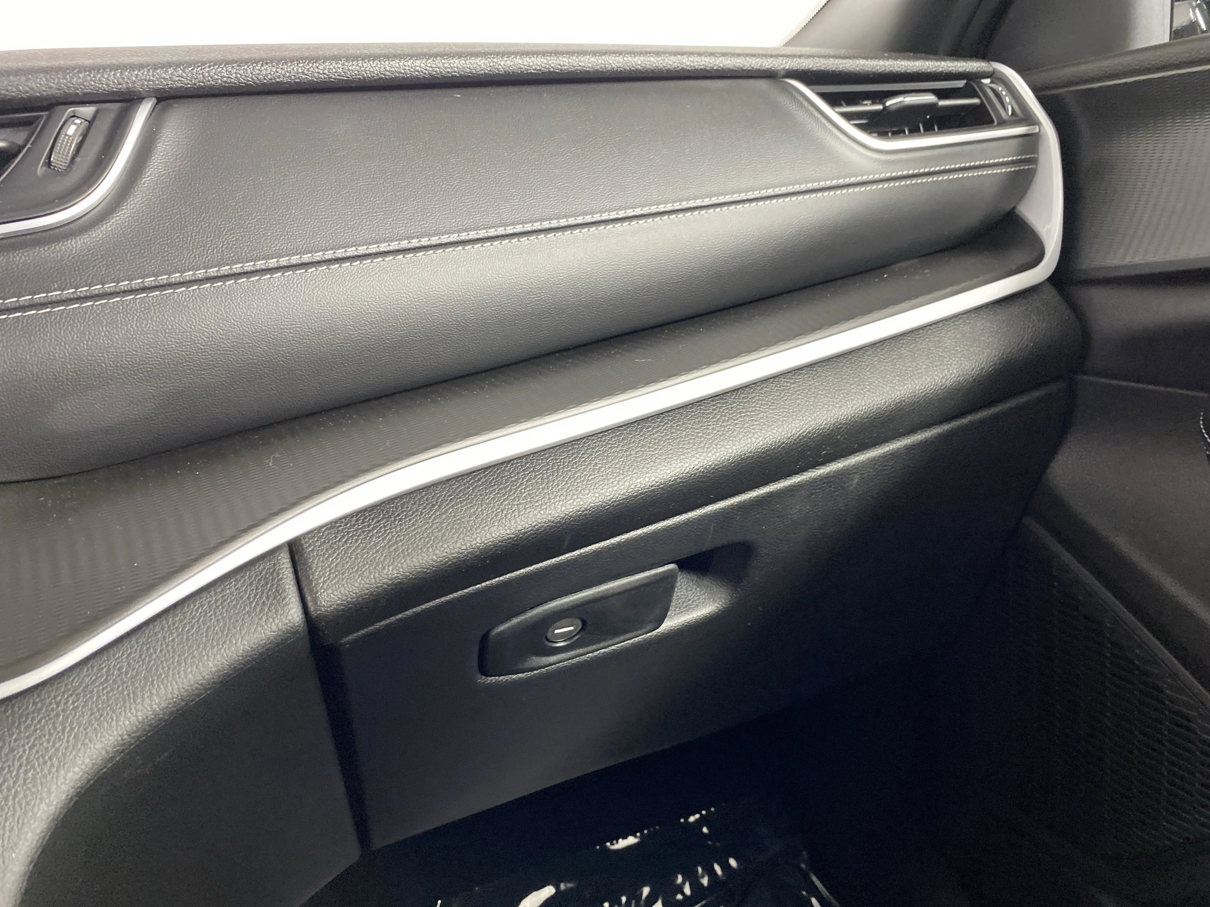 Used 2024 Diamond Black Crystal Pearlcoat Jeep Altitude X image 31