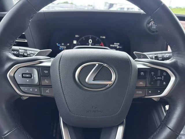 Used 2024  Lexus 550 Overtrail+ image 29