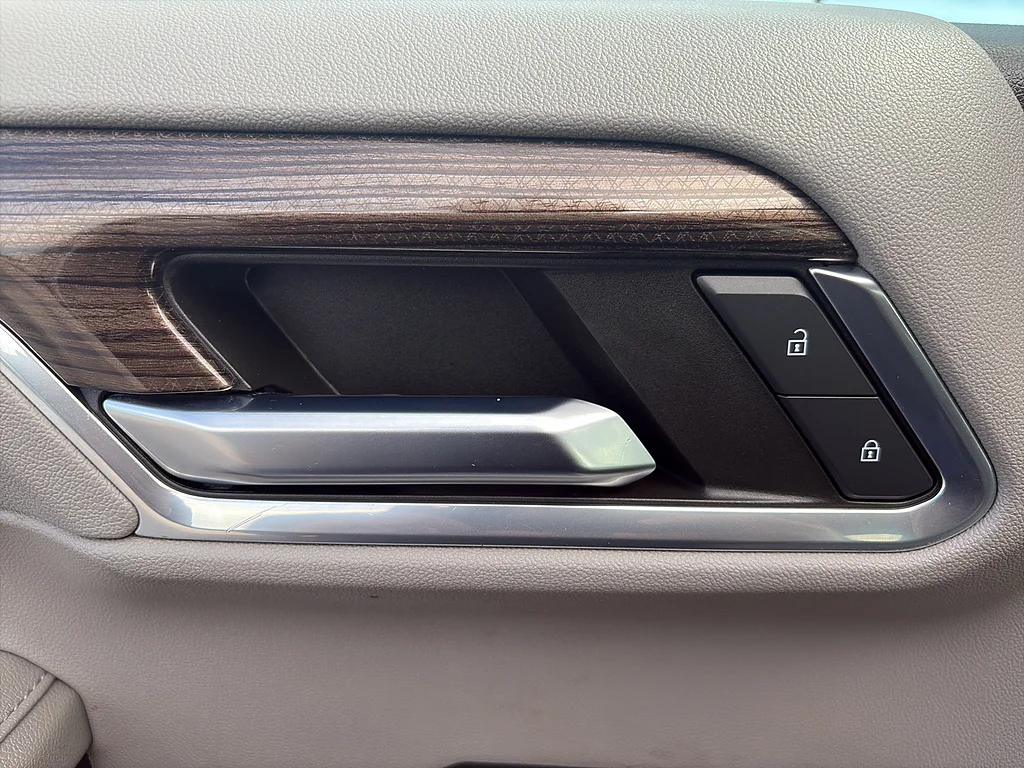 Used 2023 Summit White Chevrolet  image 37