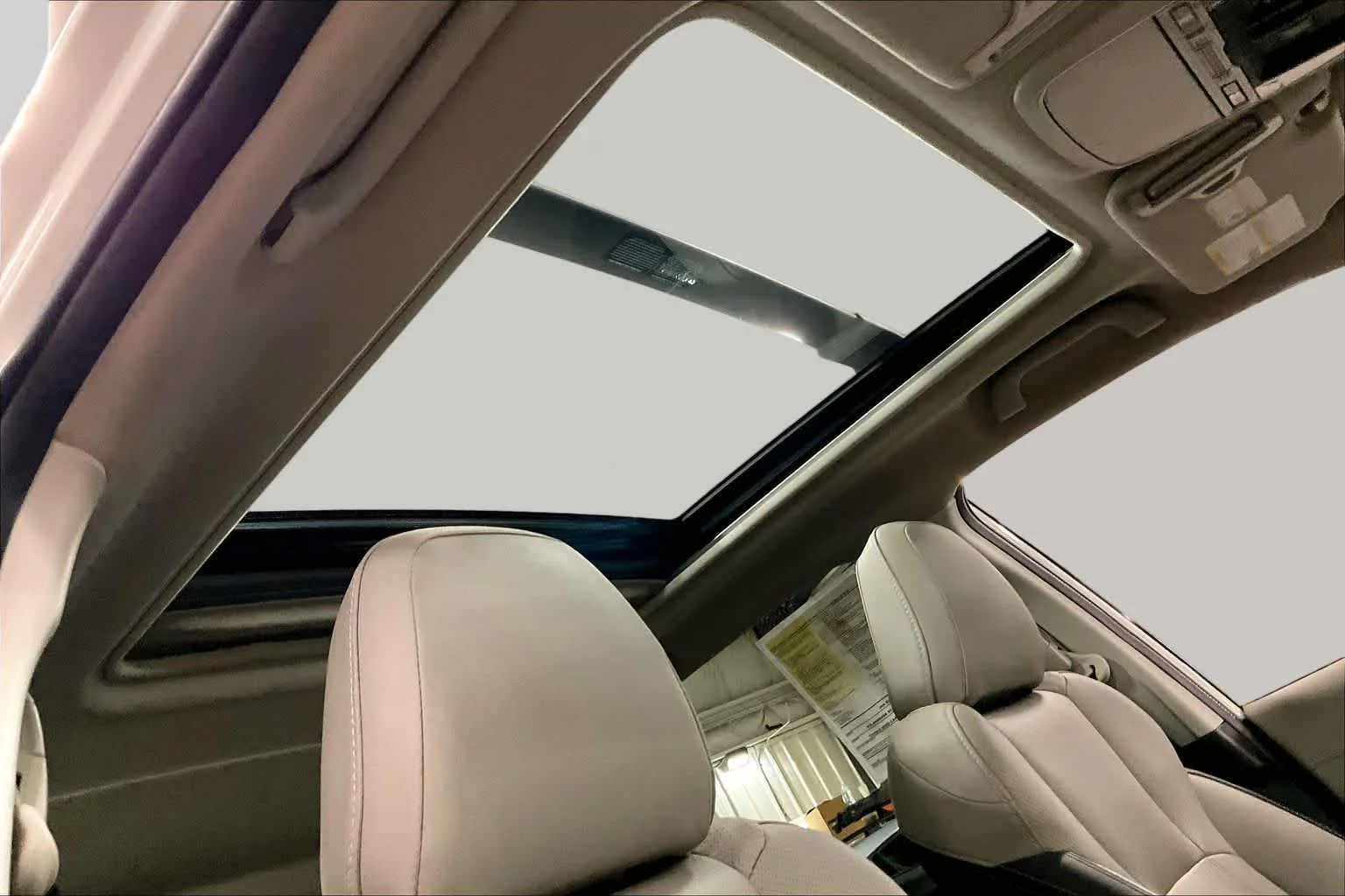 Used 2019 Crystal White Pearl Subaru Limited image 27