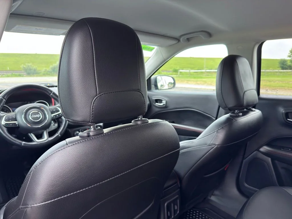 Used 2021 Silver Jeep Trailhawk image 25