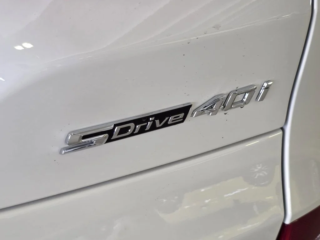 New 2026 White BMW sDrive40i image 7