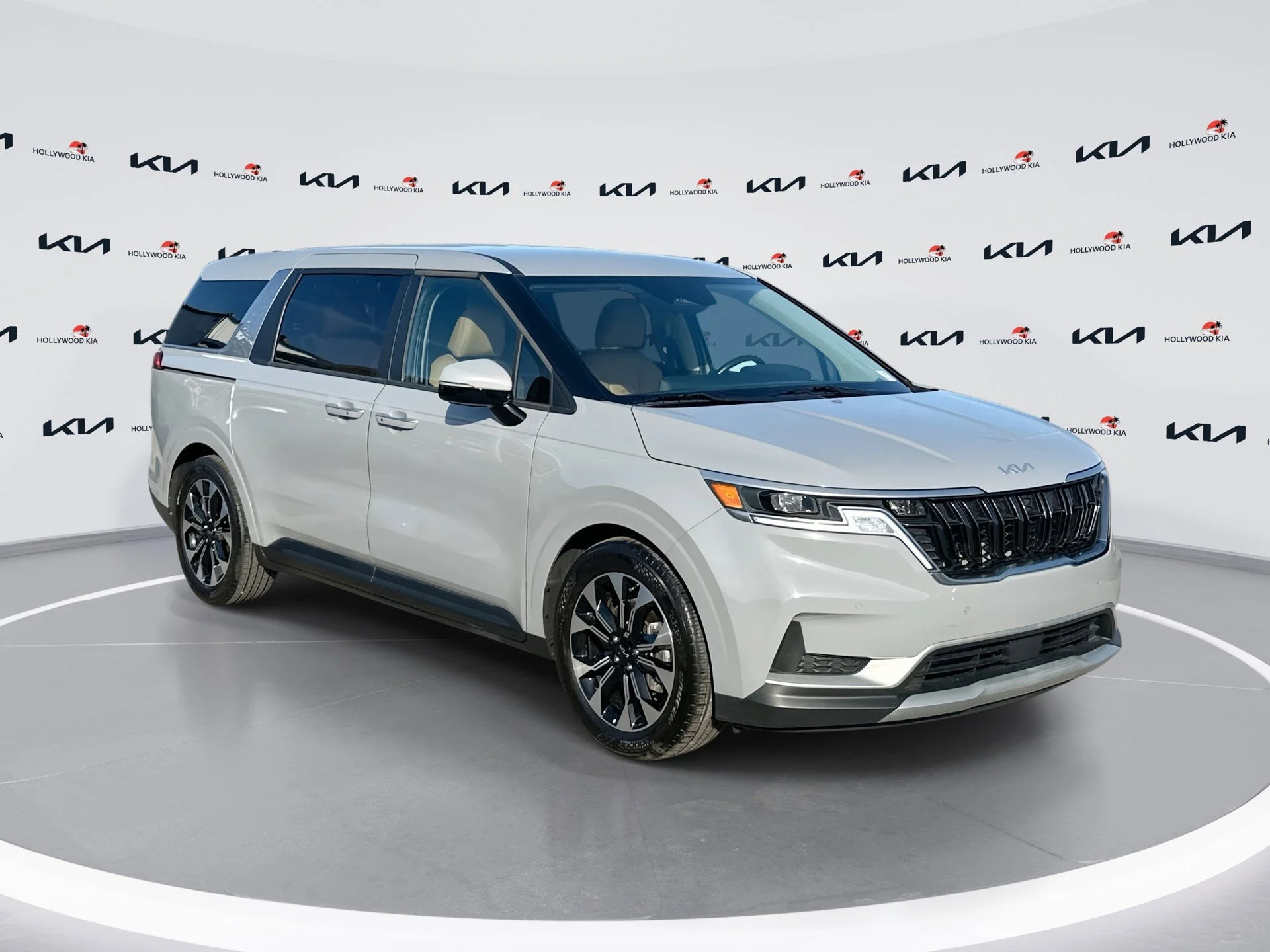 2024 Kia Sedona EX's photo