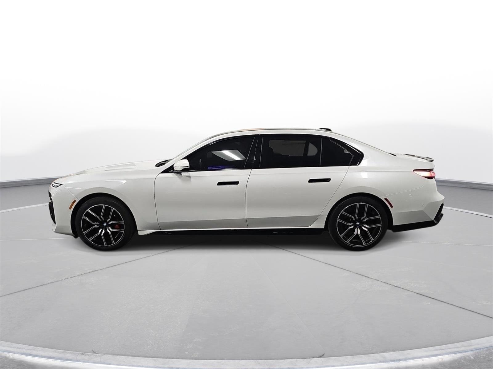 Used 2024 Mineral White BMW 760i xDrive image 9
