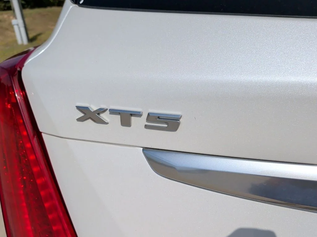 Used 2019 White Cadillac Base image 41