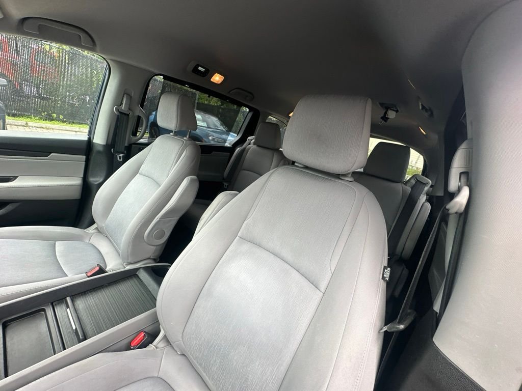 Used 2018  Honda EX image 10