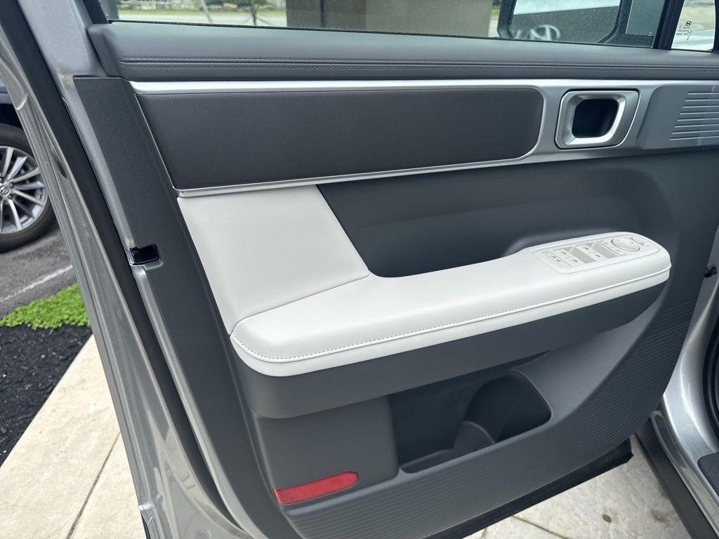New 2026 Silver Hyundai SEL AWD image 9
