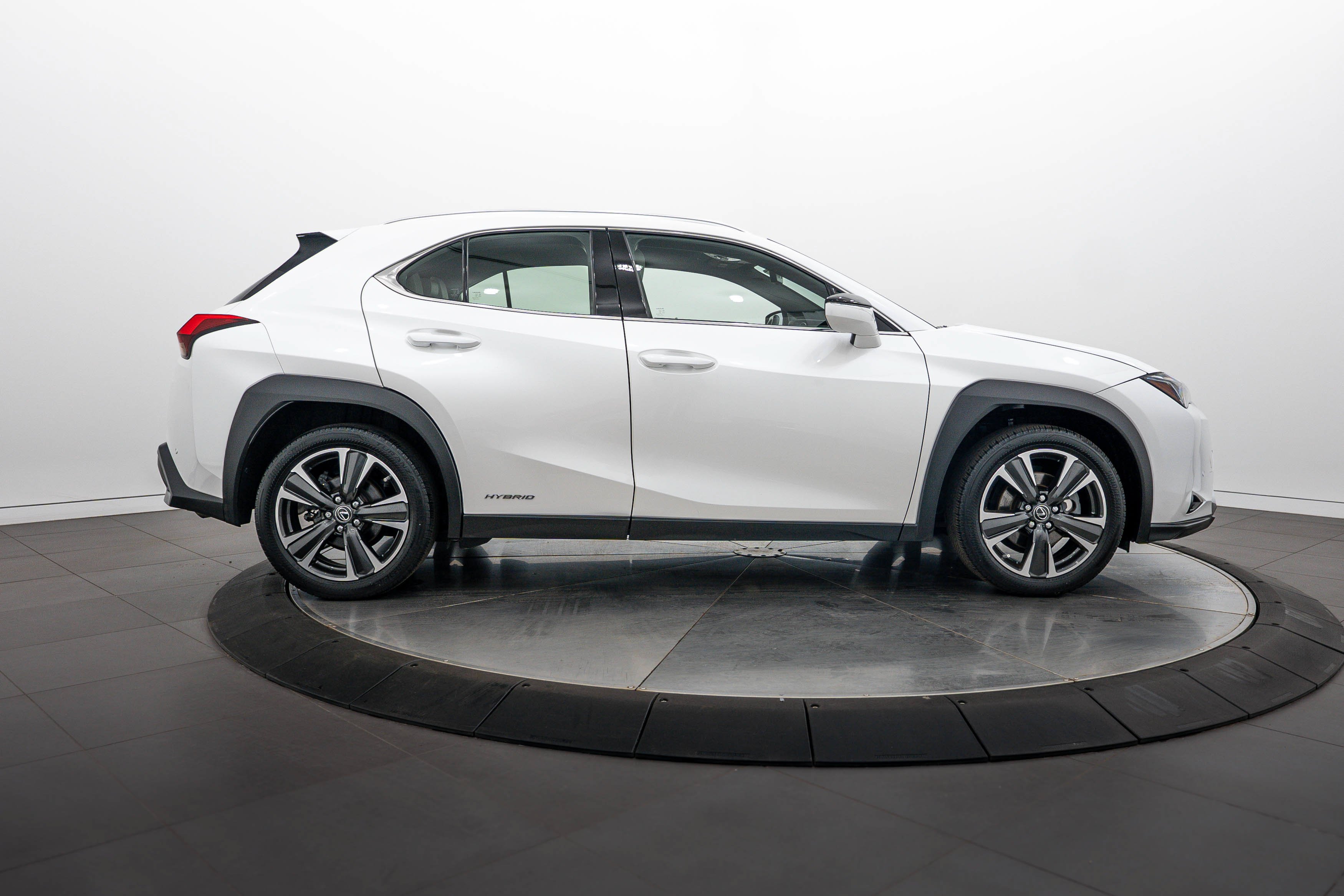 Used 2019 Eminent White Pearl Lexus UX 250h image 3