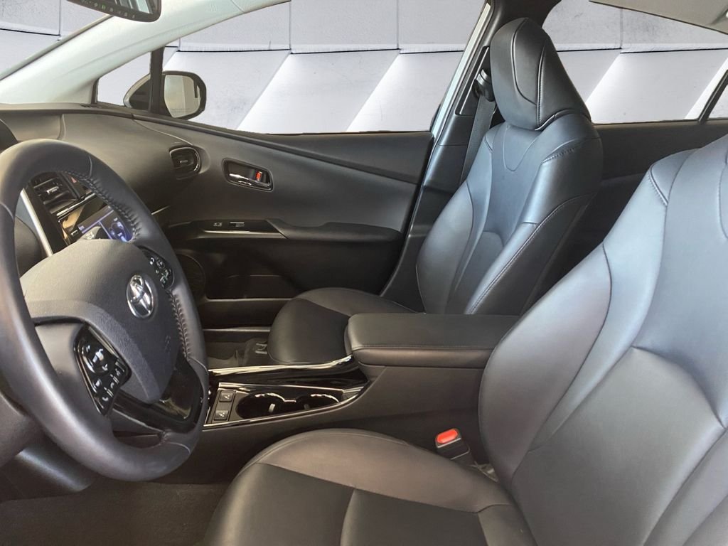 Used 2022 Beige Toyota XLE image 7