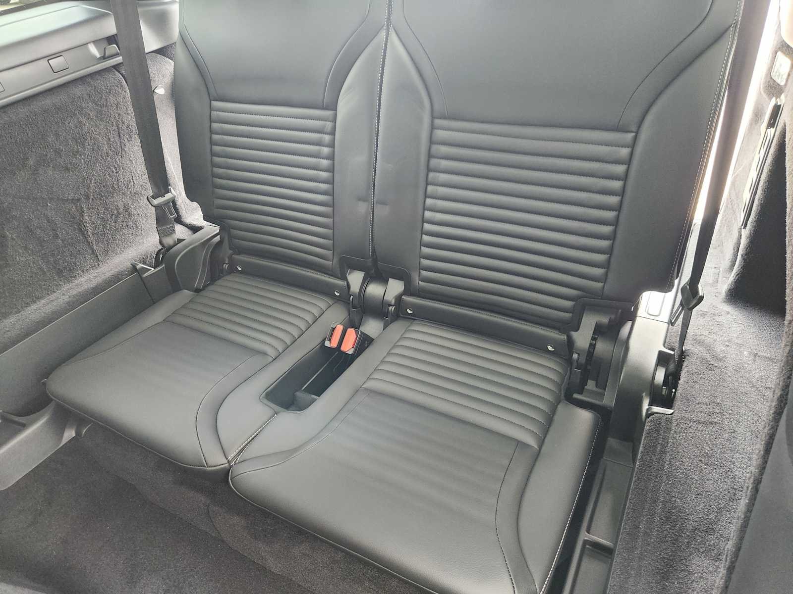 New 2026 Eiger Grey Land Rover S image 32