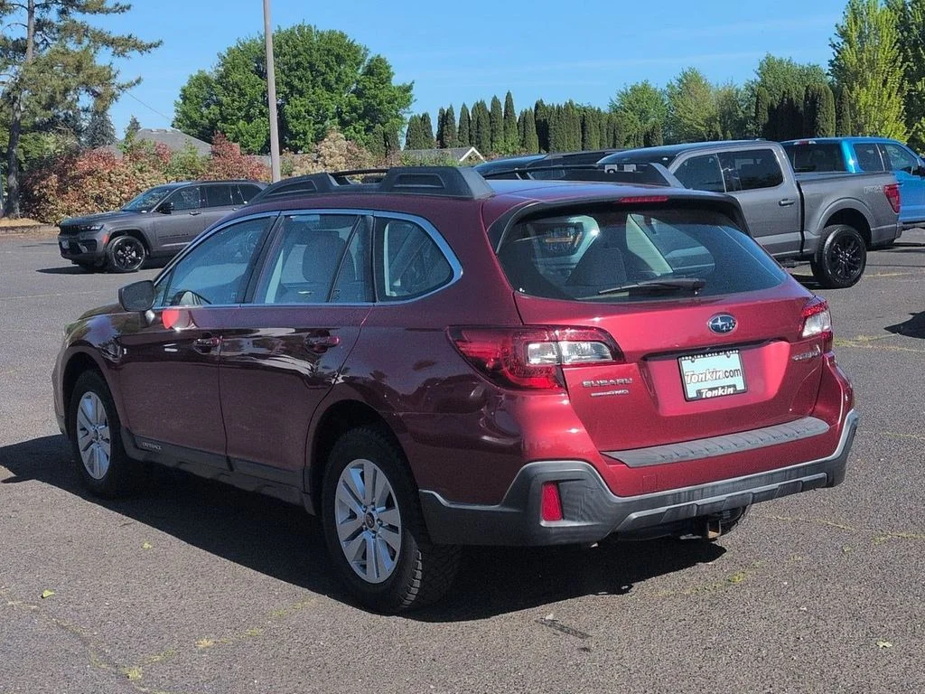 Used 2018 Crimson Red Pearl Subaru 2.5i image 3