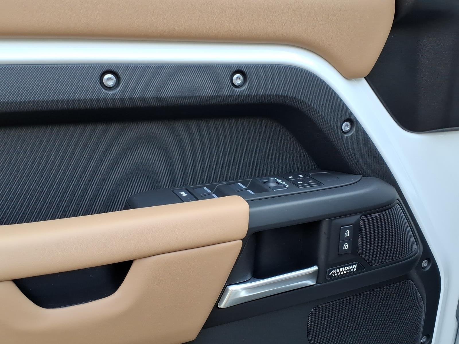 New 2026 Fuji White LAND ROVER X-Dynamic SE image 10