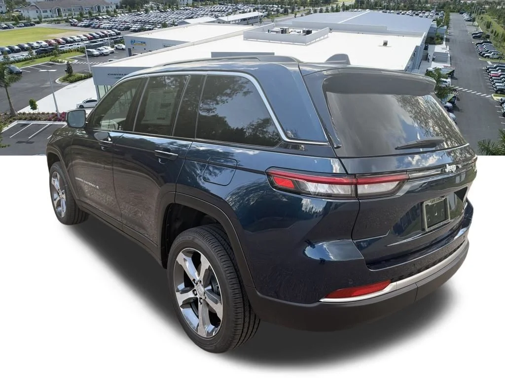 New 2026 Fathom Blue Pearl-Coat Exterior Paint Jeep Limited image 6