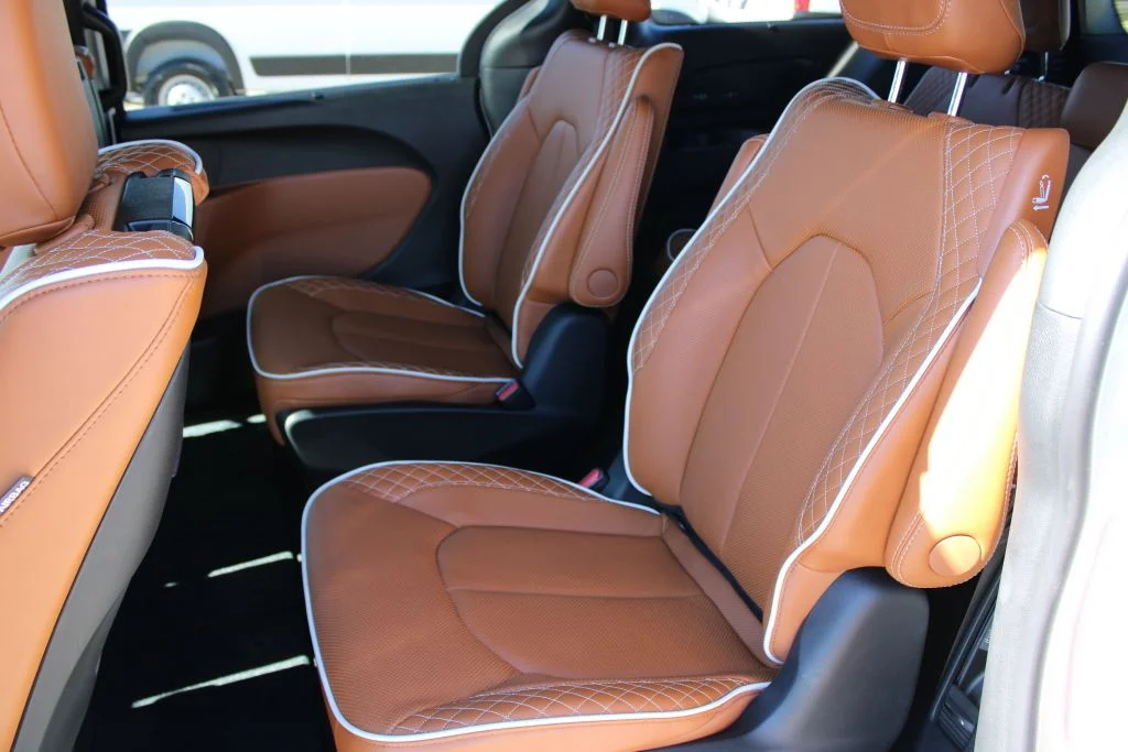 New 2026 Bright White Clear-Coat Exterior Paint Chrysler Pinnacle image 17