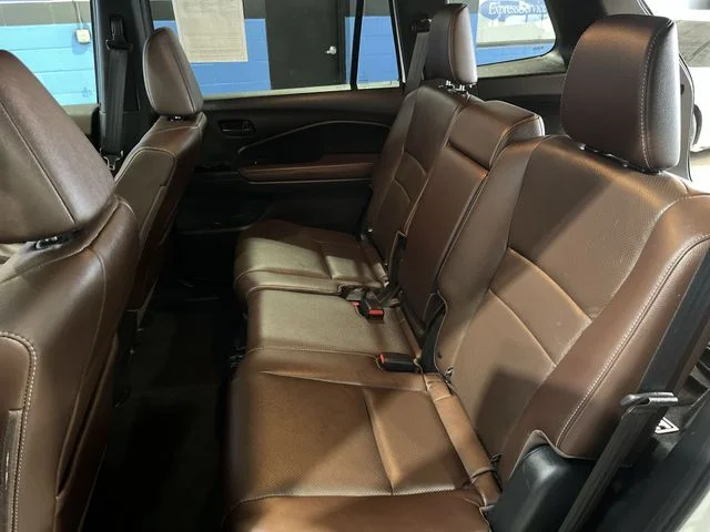 Used 2024 White Honda EX-L image 26