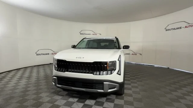 New 2027 White Kia S image 3
