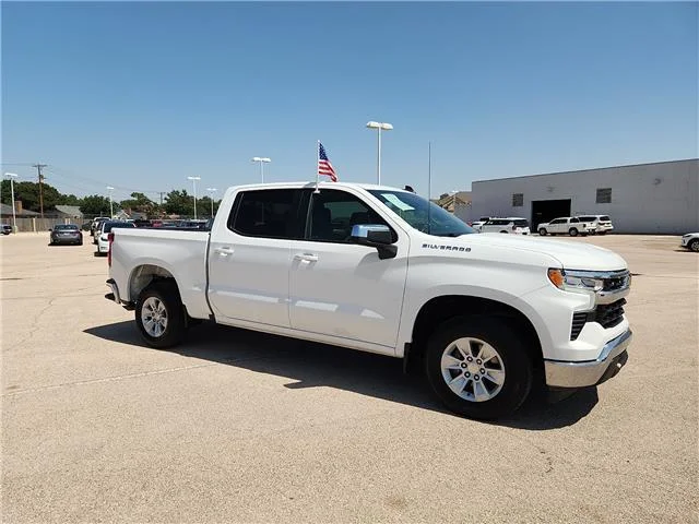 Used 2025 Summit White Chevrolet LT w/1LT 4x2 Crew Cab 5.75 ft. box 147.4 in. WB image 5
