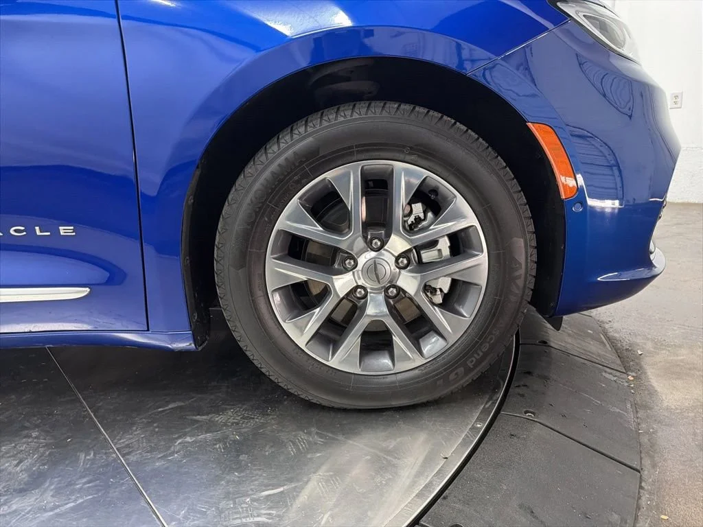 Used 2021 Blue Chrysler Pinnacle image 9