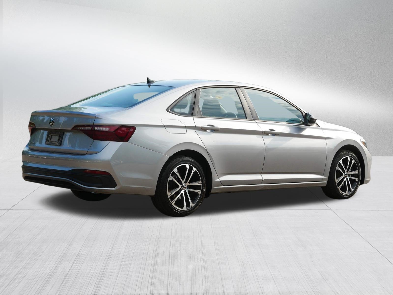 Used 2022 Pyrite Silver Metallic Volkswagen Sport image 7
