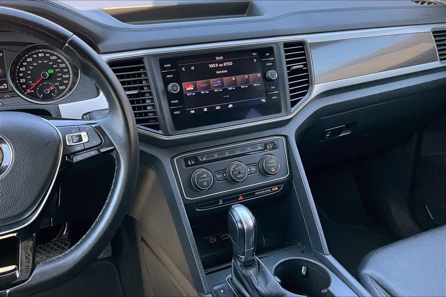 Used 2019 DEEP BLACK PEARL EFFECT Volkswagen 3.6L V6 SE w/Technology image 7