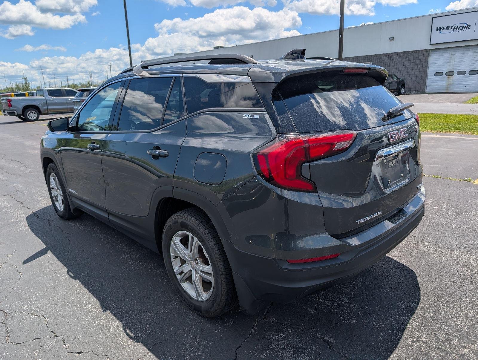 Used 2018 Graphite Gray Metallic GMC SLE image 5