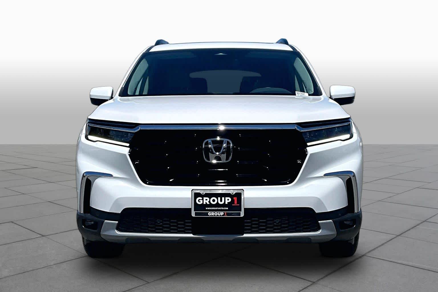Used 2025 Platinum White Pearl Honda Touring image 3