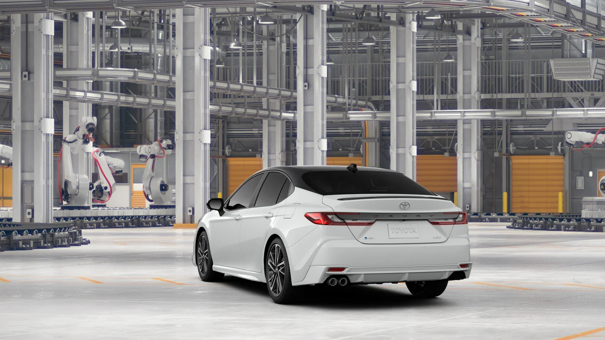 New 2026 Wind Chill Pearl with Midnight Black Metallic roof Toyota XSE image 7