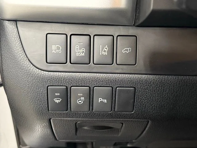 Used 2016 Silver Toyota Limited Platinum V6 image 15