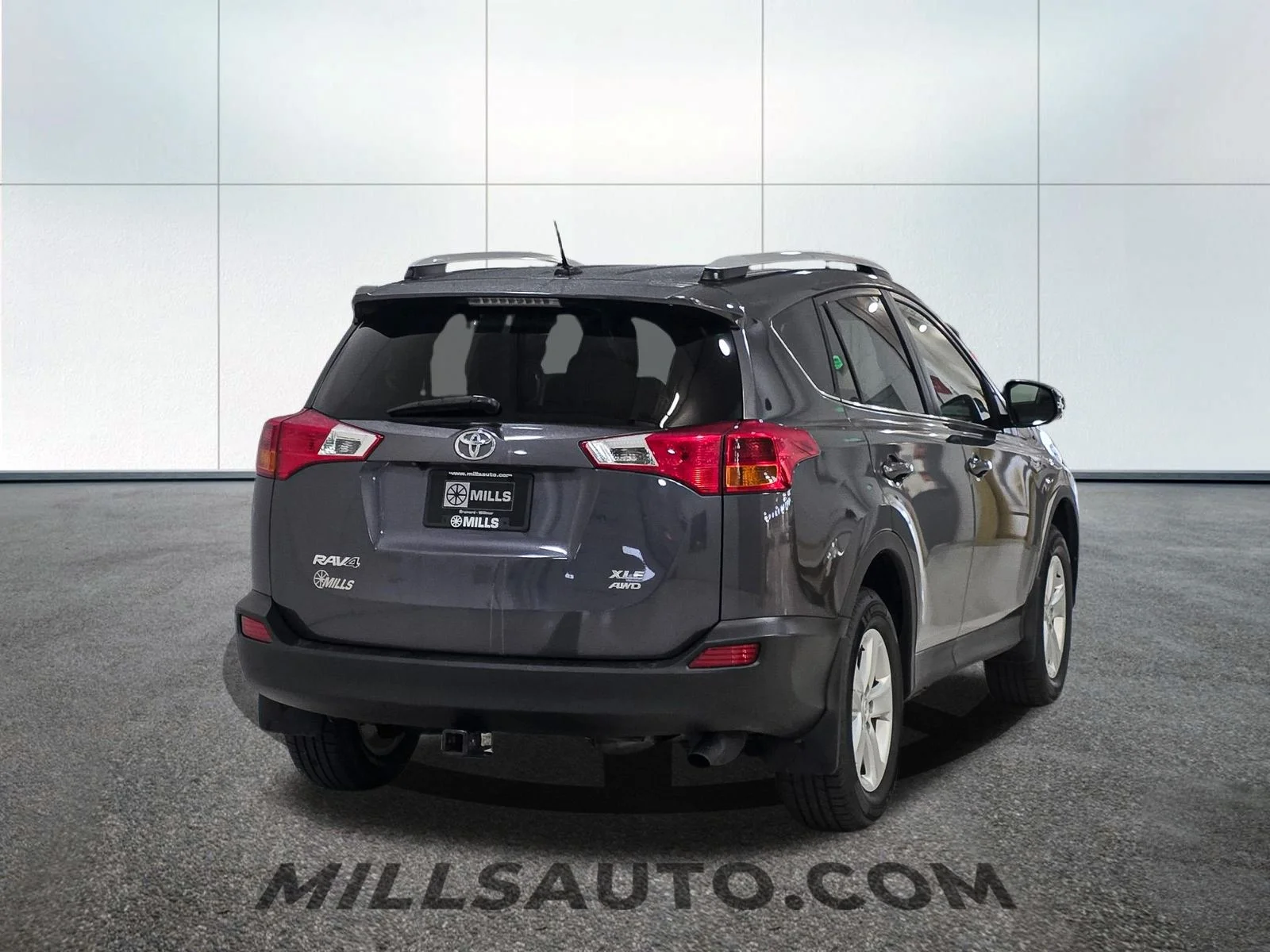Used 2014 Gray Toyota XLE image 7
