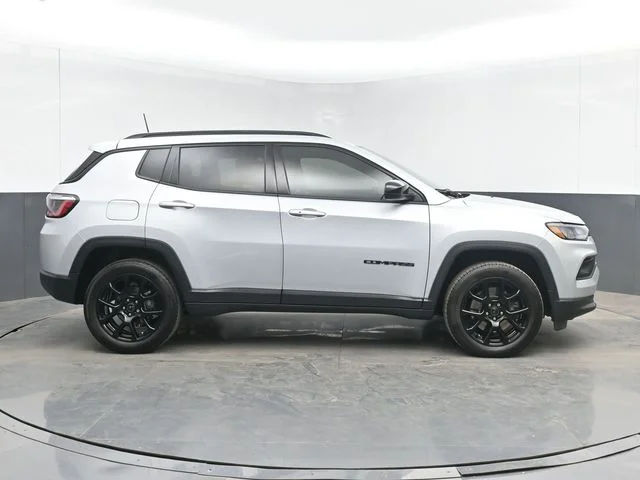 Used 2025 Silver Jeep Latitude image 14