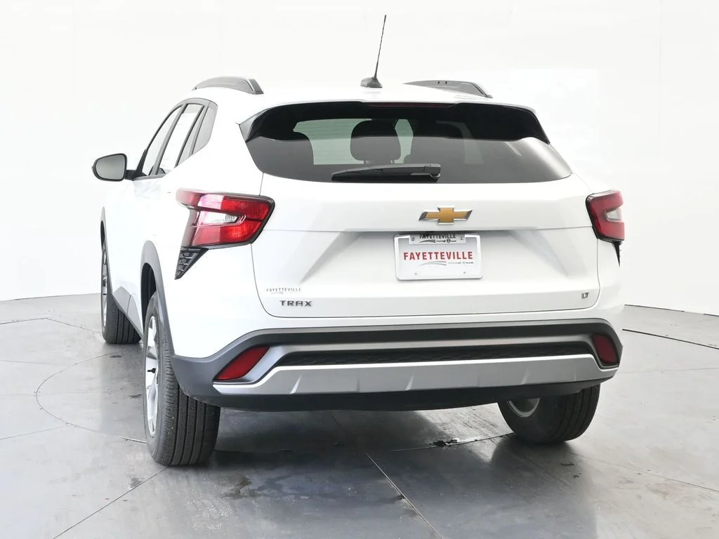 Used 2025 Summit White Chevrolet LT image 8