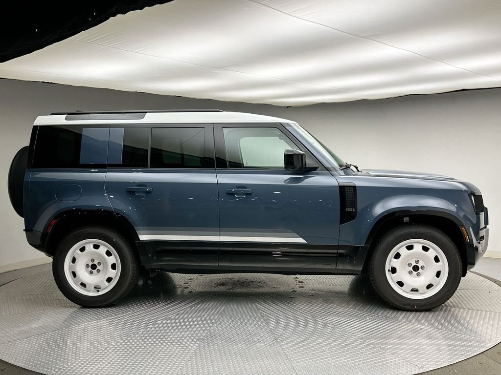 New 2026 Tasman Blue Metallic Land Rover X-Dynamic SE image 4