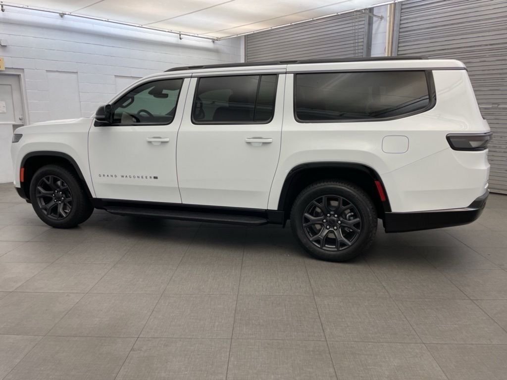 New 2026 Bright White Clear-Coat Exterior Paint Jeep Limited Altitude image 6