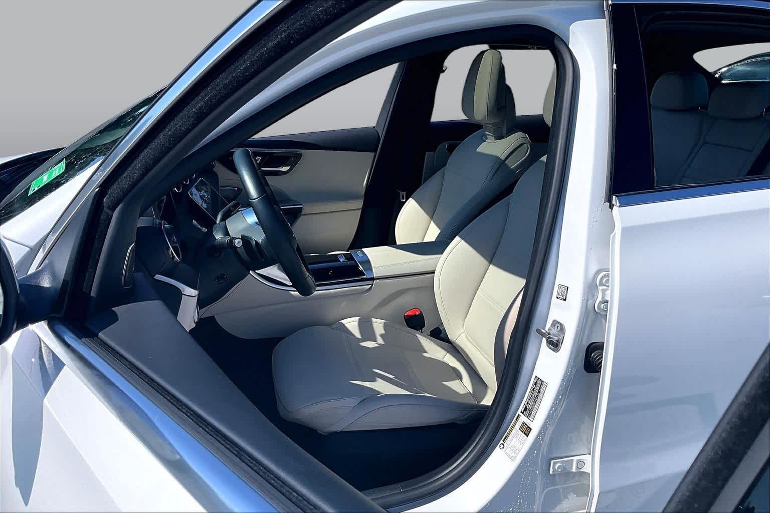 Used 2024 MANUFAKTUR Moonlight White Metallic Mercedes-Benz C 300 image 8