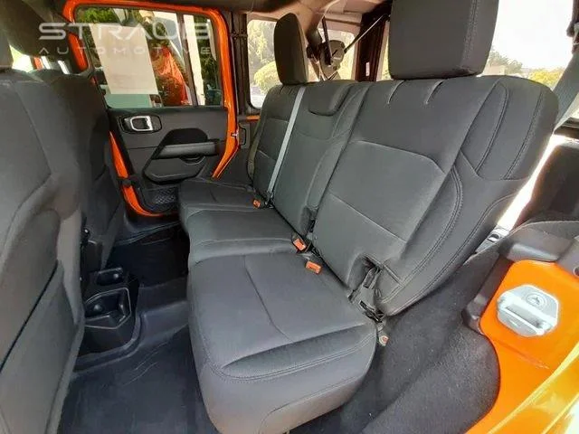 Used 2018 Punkn Metallic Clearcoat Jeep Sahara image 40