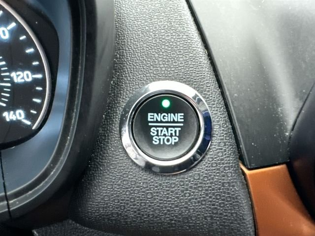 Used 2021 Blue Ford SE image 34