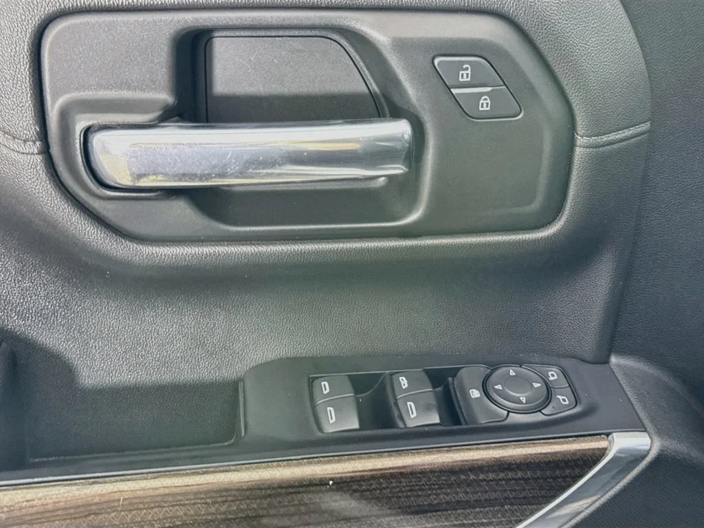 Used 2019 SILVER ICE METALLIC Chevrolet LT Trail Boss image 18