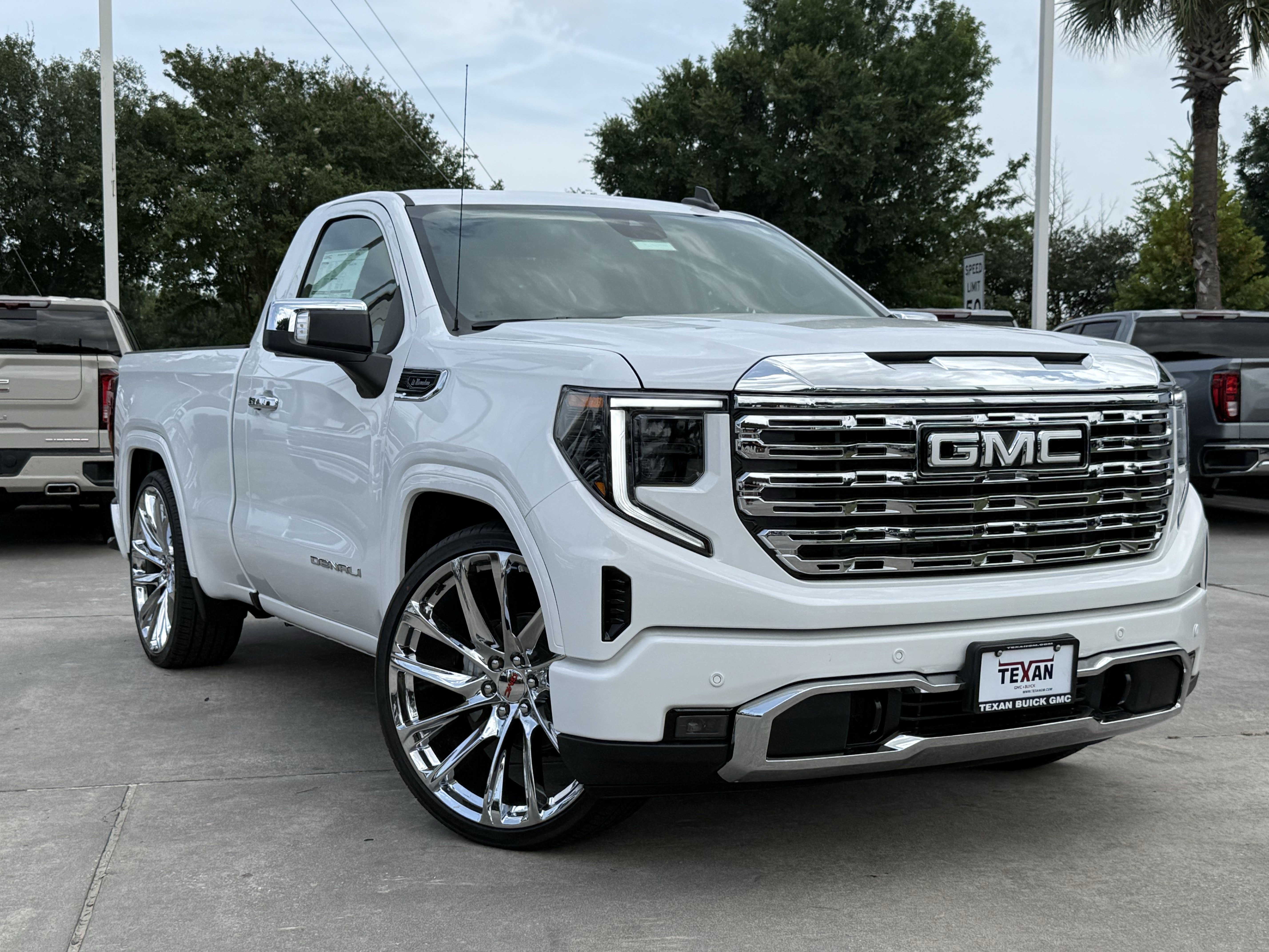 New 2026 Summit White GMC Pro image 2