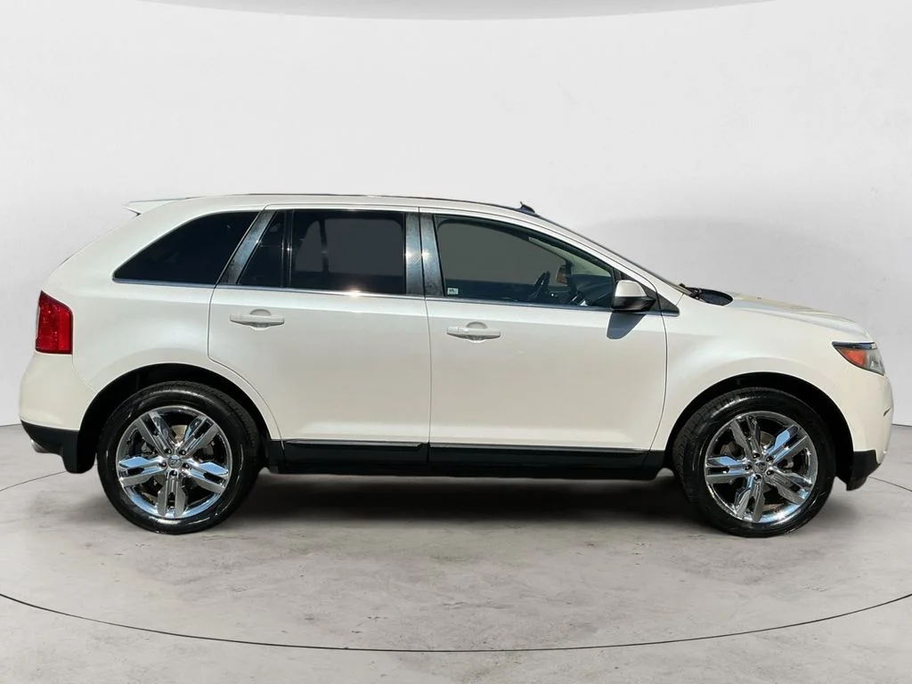 Used 2011 White Ford Limited image 4