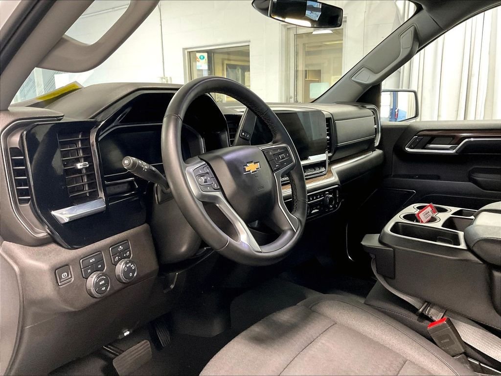 Used 2024 White Chevrolet LT image 8