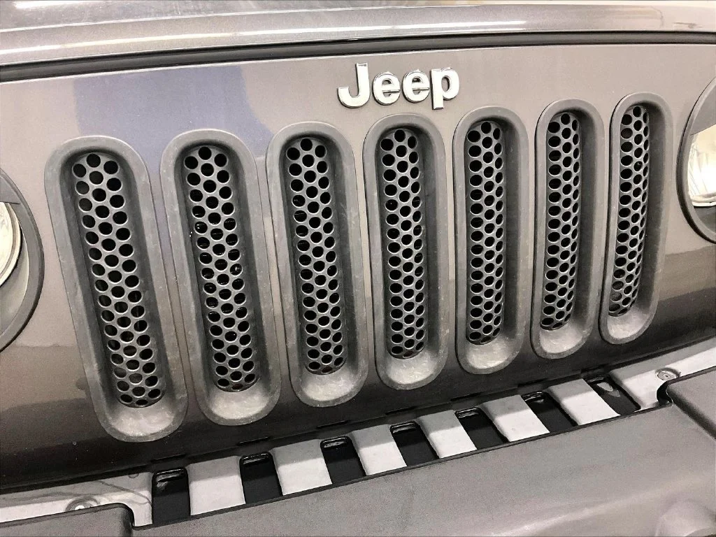 Used 2014 Gray Jeep Unlimited Sport image 29