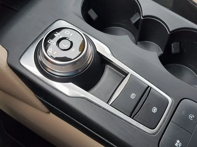 Used 2022 Blue Ford SE image 32